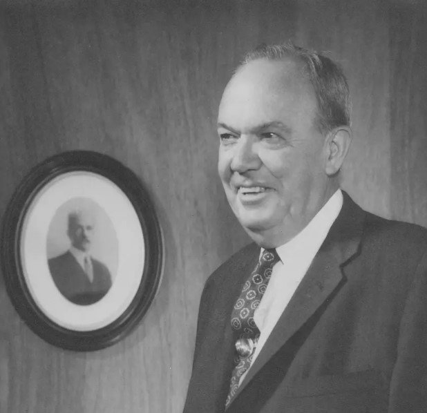 Edward-W. Bullard